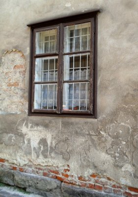 OLD WINDOW IN KANONICZA 