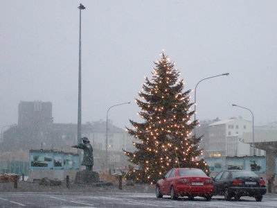 Snowing in Reykjavk