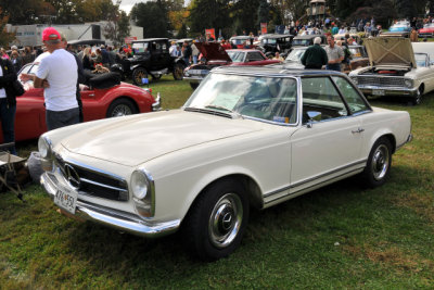 Late 1960s Mercedes-Benz SL with detachable pagoda hardtop (7936)