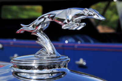 Hood ornament of 1932 Lincoln KB V12 Sport Phaeton by Brunn (7358)