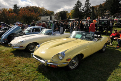 White 1968 Jaguar E-Type Series I  Roadster and Primrose Yellow 1970 Jaguar E-Type Series II 4.2 Litre Roadster (7916)