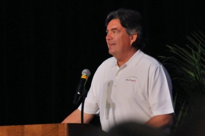 Bob Varsha was the emcee of the Porsche 911 Seminar (8937)
