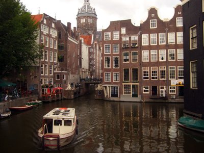 canals and houses