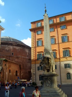 behind the pantheon in rome