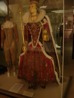 Abbey Museum - Elizabeths gown.JPG