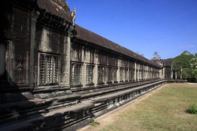 wall of outer enclosure of angkor wat.jpg