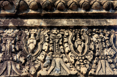 carvings in Banteay Srei 4.jpg