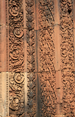 carvings in Banteay Srei 7.jpg