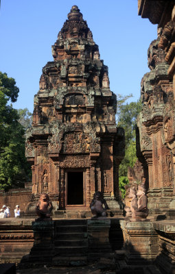 Chapel in Banteay Srei.jpg