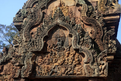 carvings in Banteay Srei 8.jpg