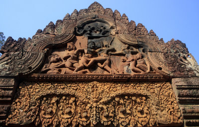 carvings in Banteay Srei 9.jpg