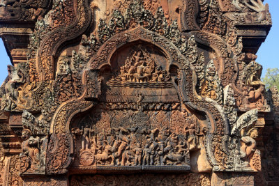 carvings in Banteay Srei 10.jpg
