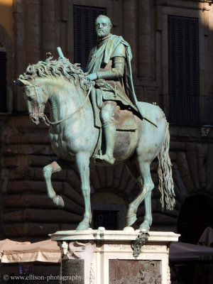 the equestrian statue of Cosimo I de Medici