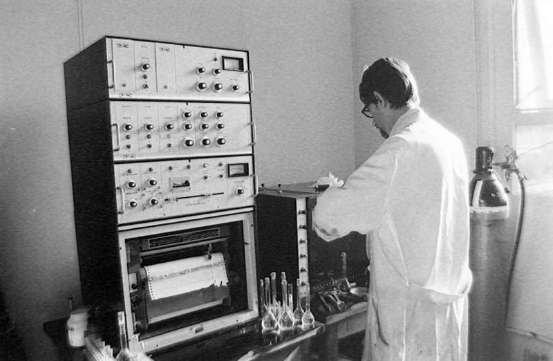 Oprateur sur un chromatographe F&M