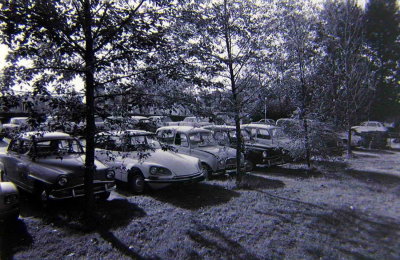 Années 1960 : un coin du parking du CRP
