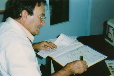 Yvan complète son Cahier de Sorcelleries
