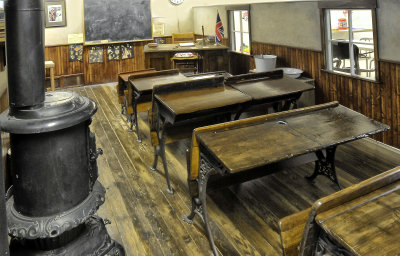 _DSC9039pb.jpg The School House