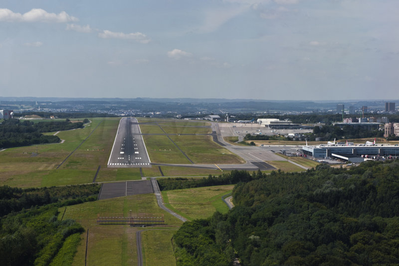 Luxembourg, runway 24