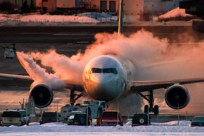 UPS 767 getting de-iced