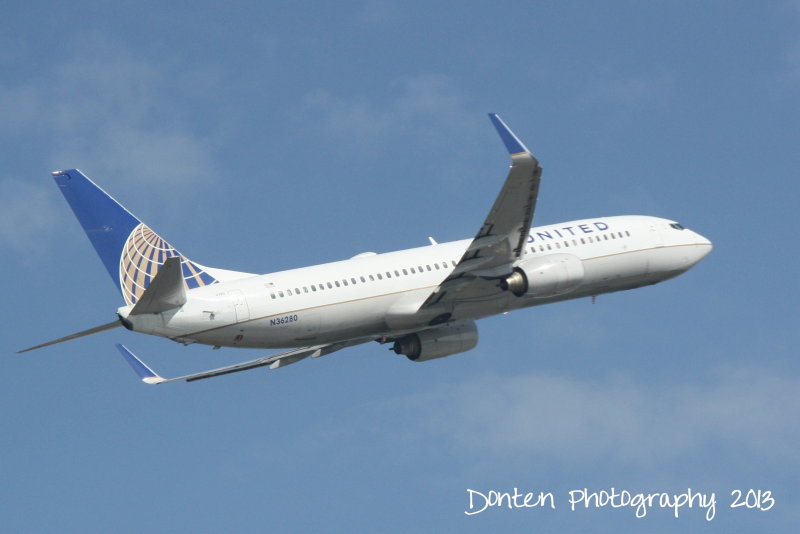 Boeing 737-800 (N36280)