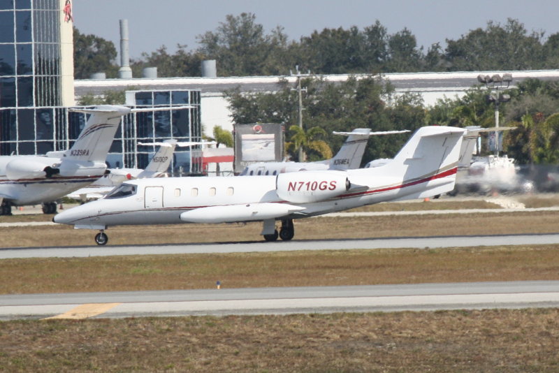 Learjet 35 (N710GS)