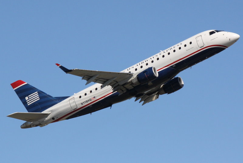 Embraer 175 (N119HQ)