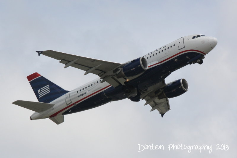 Airbus A319 (N705UW)