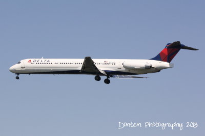 McDonnell Douglas MD-88 (N934DL)