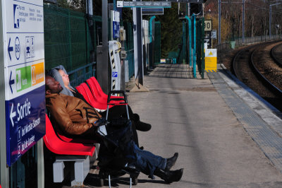 Sun bathing on RER line B