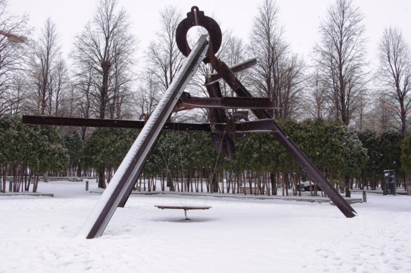 Arikidea - Mark di Suvero - Minneapolis Sculpture Garden.jpg