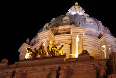 Minnesota State Capital Marble Dome and Progress of the State Quadriga.jpg