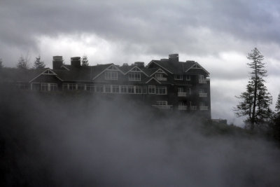 Inn at snoqualmie falls.jpg