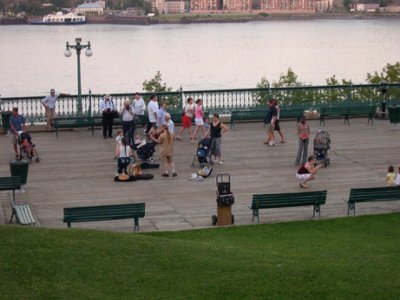 A street performer on  the Terrasse Dufferin (boardwalk). The St. Lawrence River is in the background.