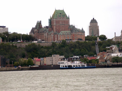 Photo from a ferry going from Qubec City to Lvis. In the background - Lower Town, Le Chteau Frontenac and another ferry.