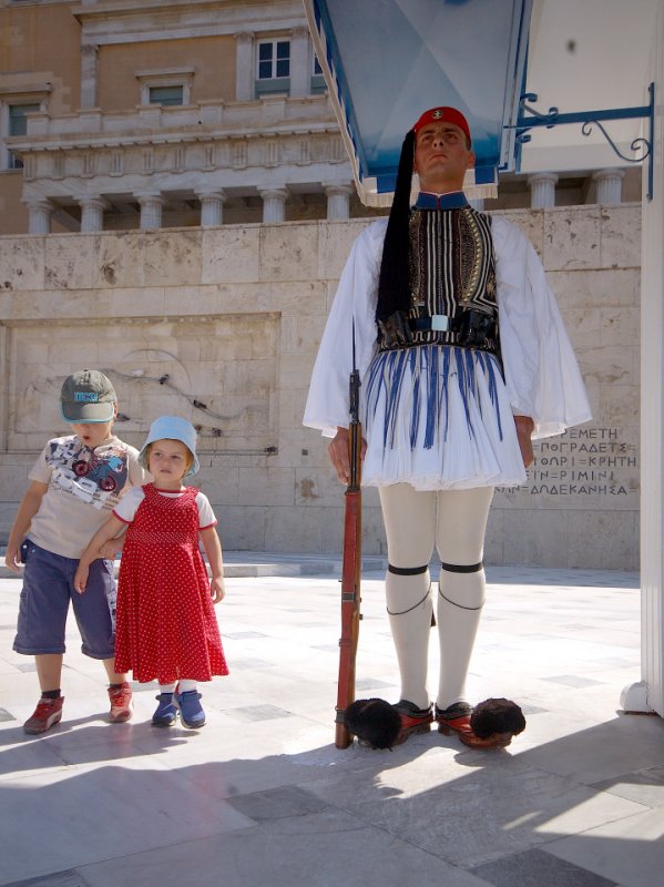  GUARD  IN  GREEK  PARLIAMENT ...