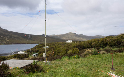 40 m vertical, Steppir vertical, 160 m Spiderpole inv-L and 10 m Moxon, Beeman base, Campbell Island (12/3/2012)
