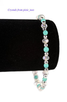 Turquoise Coloured Howlite Gemstone & Crystal Beaded Bracelet