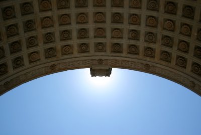 Sun above the Arch Keystone