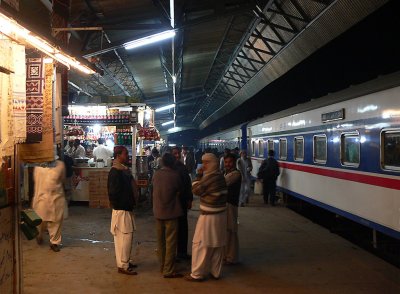 A stop at the Rohri Junction - 558.JPG