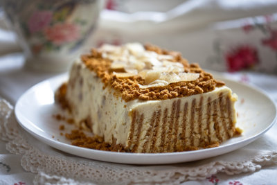Mascarpone and ginger biscuit cake