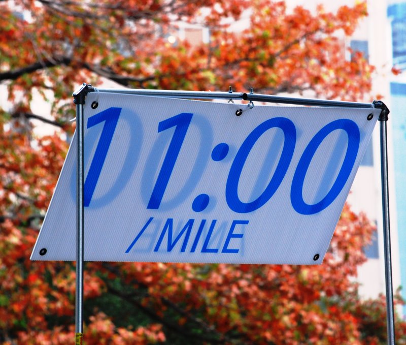 Running pace per mile sign inside a corral