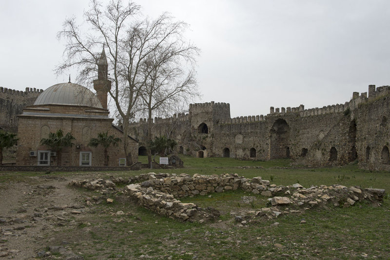 Anamur Castle March 2013 8581.jpg
