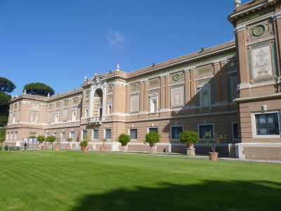 Pinacoteca Art Museum and courtyard