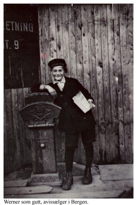 Werner som gutt avisselger i Bergen.jpg