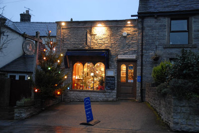 Coffe Shop in Castleton with Christmas Lights