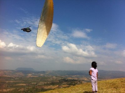 Paragliding stunts