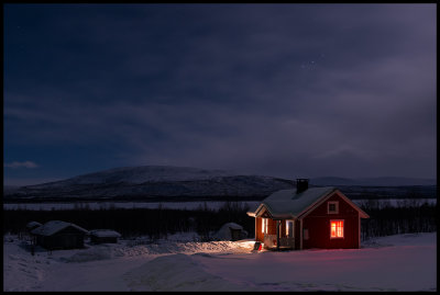 Little red house at night - rosjokk Lapland