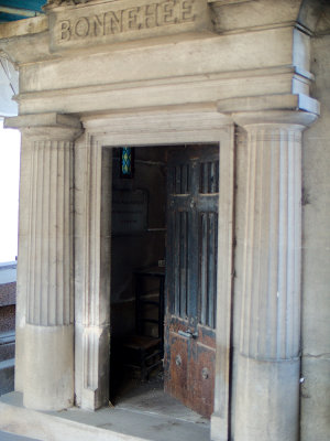 8C111582.jpg