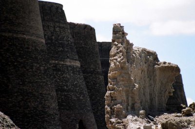 Lots of sort of ruined walls outside the fort