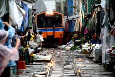 Mae Khlong Train Market